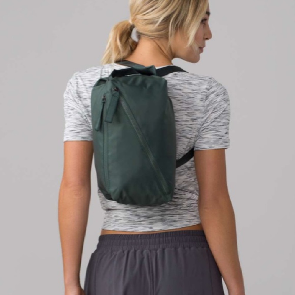 Lululemon 🍋 Fast Track Bag (3L) Dark Forest